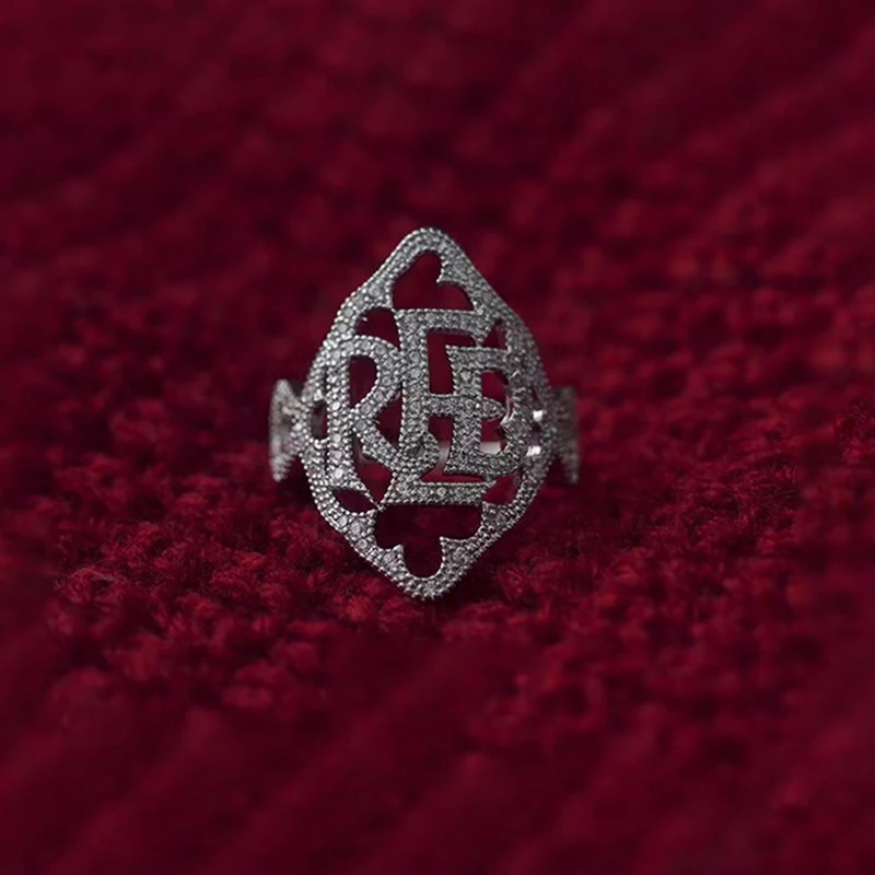 Anillo clásico Unisex con personalidad Hip Hop Rap de lujo con letras rojas Taylor, anillos de piedra de cristal, accesorios de joyería ajustables - Image 4